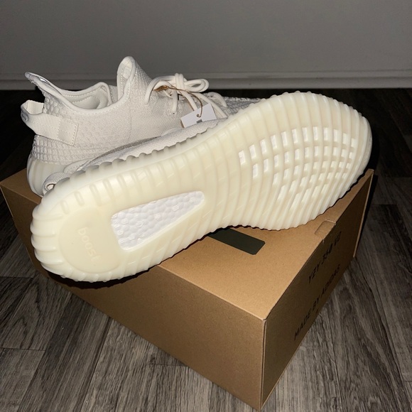 Yeezy Boost 350 - Picture 4 of 5